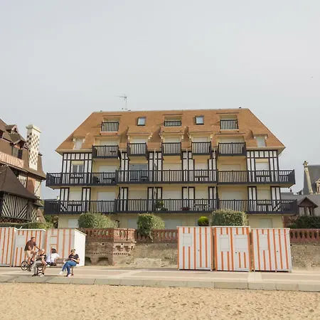 Charmant Appartement Face A La Mer Avec Balcon Houlgate Exterior photo